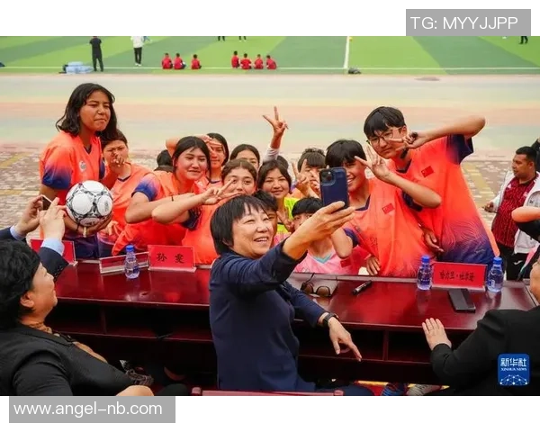 当足球球星遇上天真小孩一场关于梦想与快乐的绿茵较量 当足球球星遇上天真小孩一场关于梦想与快乐的绿茵较量